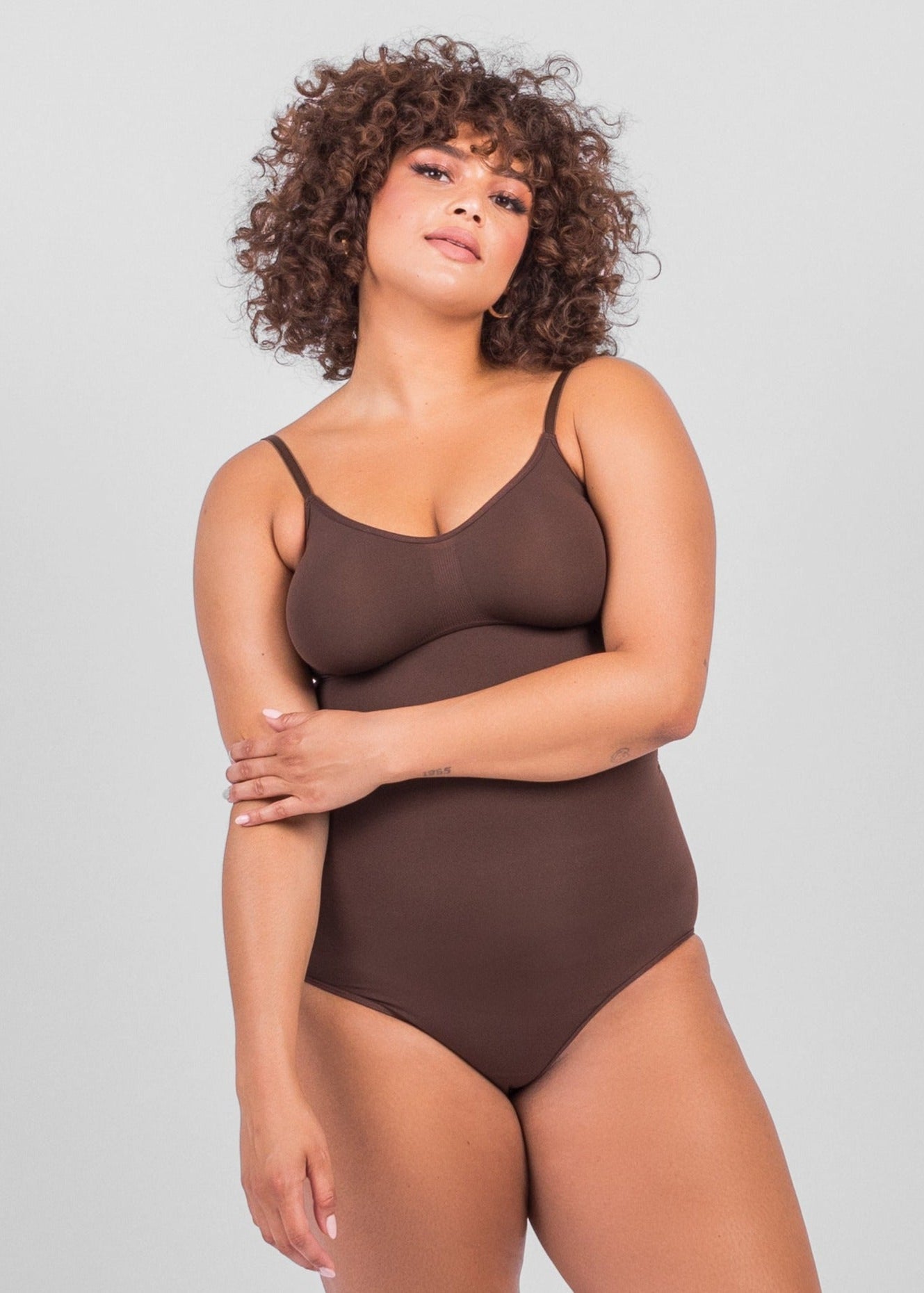 Seamless Shaping Sculpting Bodysuit with Straps